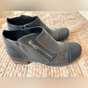 Remonte women’s Black Leather Ankle Boots